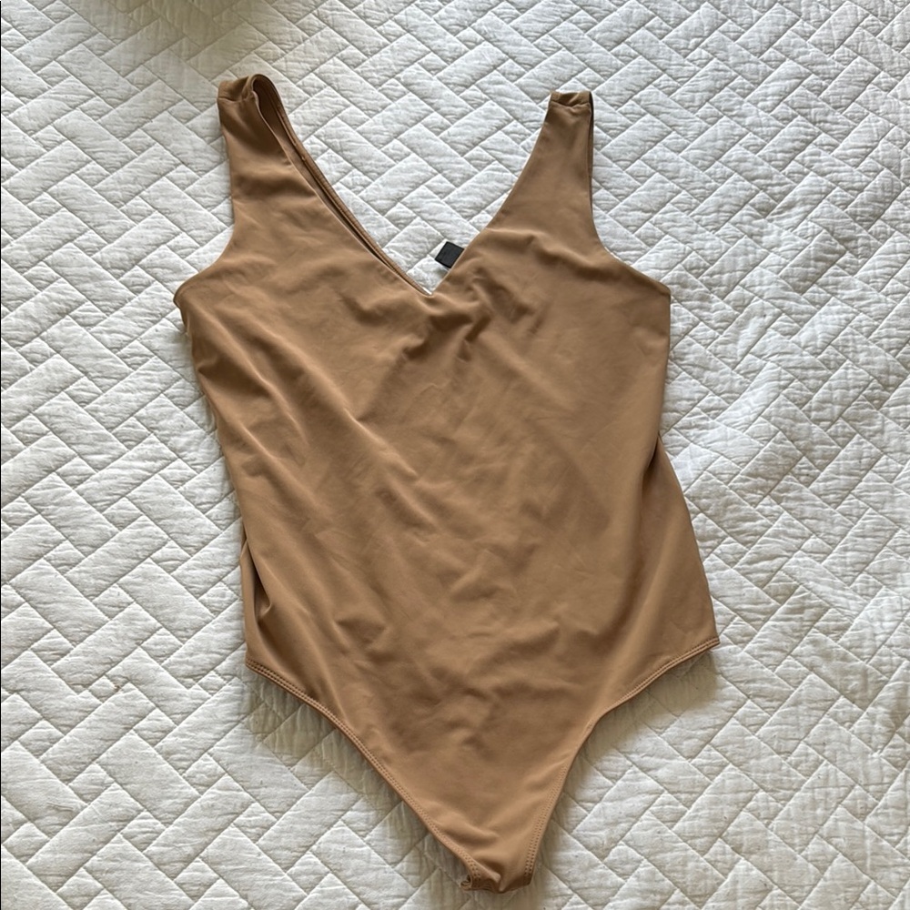 Express Body contour Bodysuit - L, nude tan almond, sleeveless tank, v-neck
